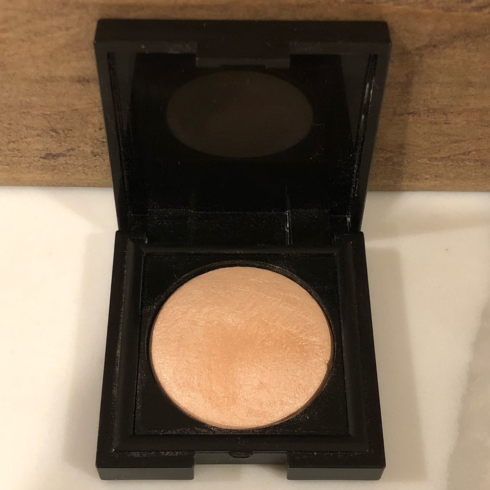 Laura Mercier Matte Radiance Baked Powder - 01